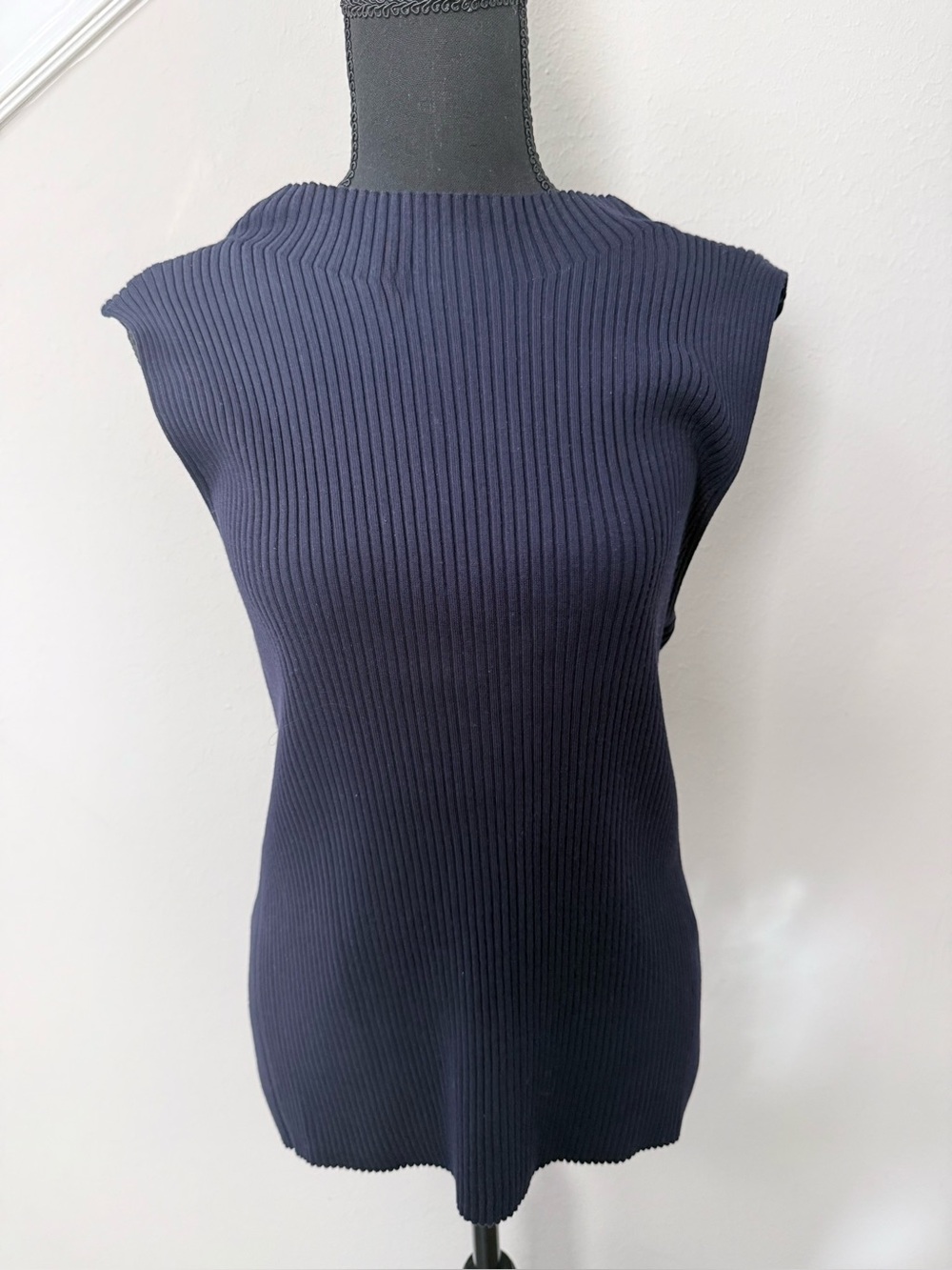 Antonio Melani Sleeveless Ribbed Knit Top - Navy